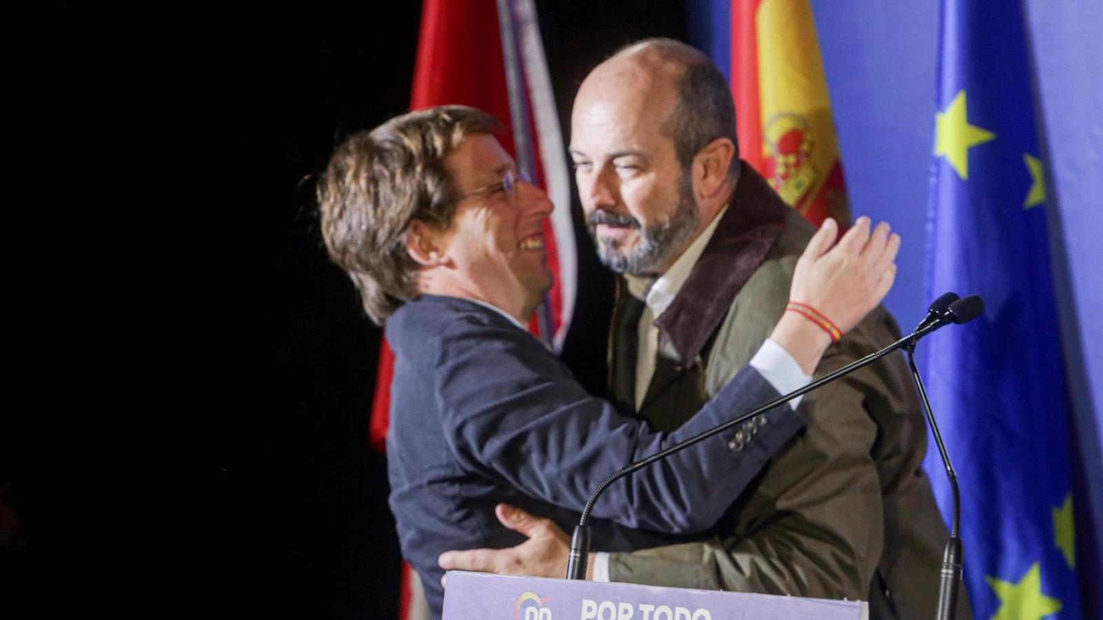 Rollán defiende a Almeida y dice que el Ayuntamiento es la "verdadera víctima" de las comisiones millonarias