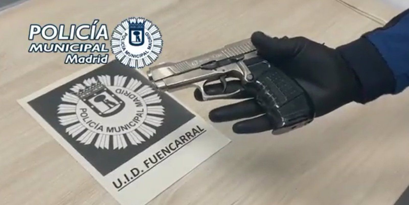Detenido un hombre por amenazar con una pistola al encargado de una casa de apuestas en el barrio de Valverde Detenido un hombre por amenazar con una pistola al encargado de una casa de apuestas en el barrio de Valverde