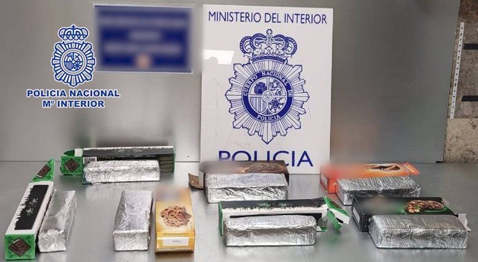 Detenida en Barajas una mujer con cuatro kilos de cocaína ocultos en paquetes de galletas