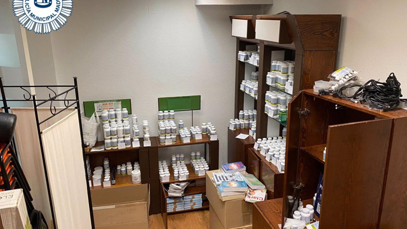 Incautados más de 600 botes de productos curativos y complementos que se vendían sin ningún control sanitario