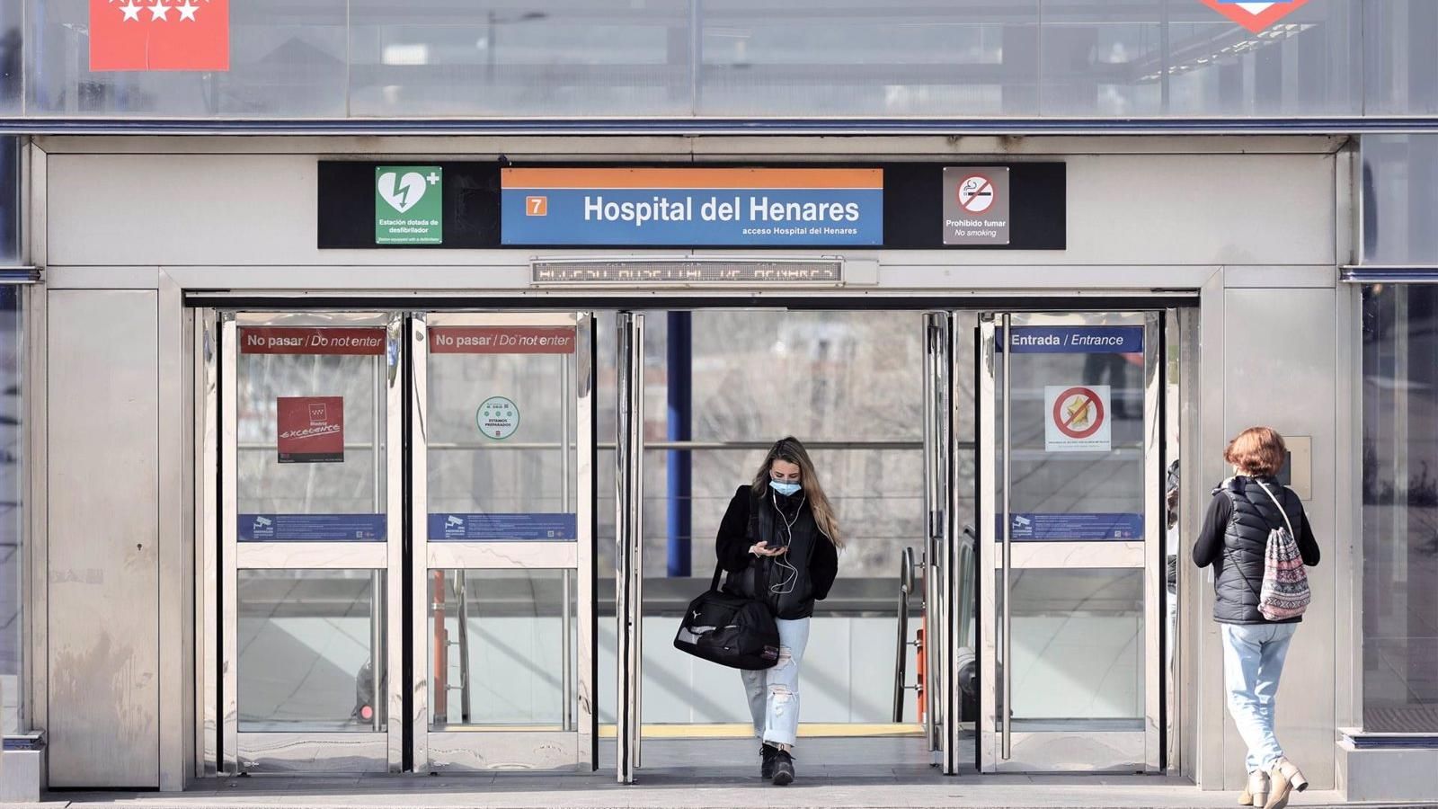 La Comunidad de Madrid recuerda la obligatoriedad de llevar la mascarilla en toda la red de transporte público
