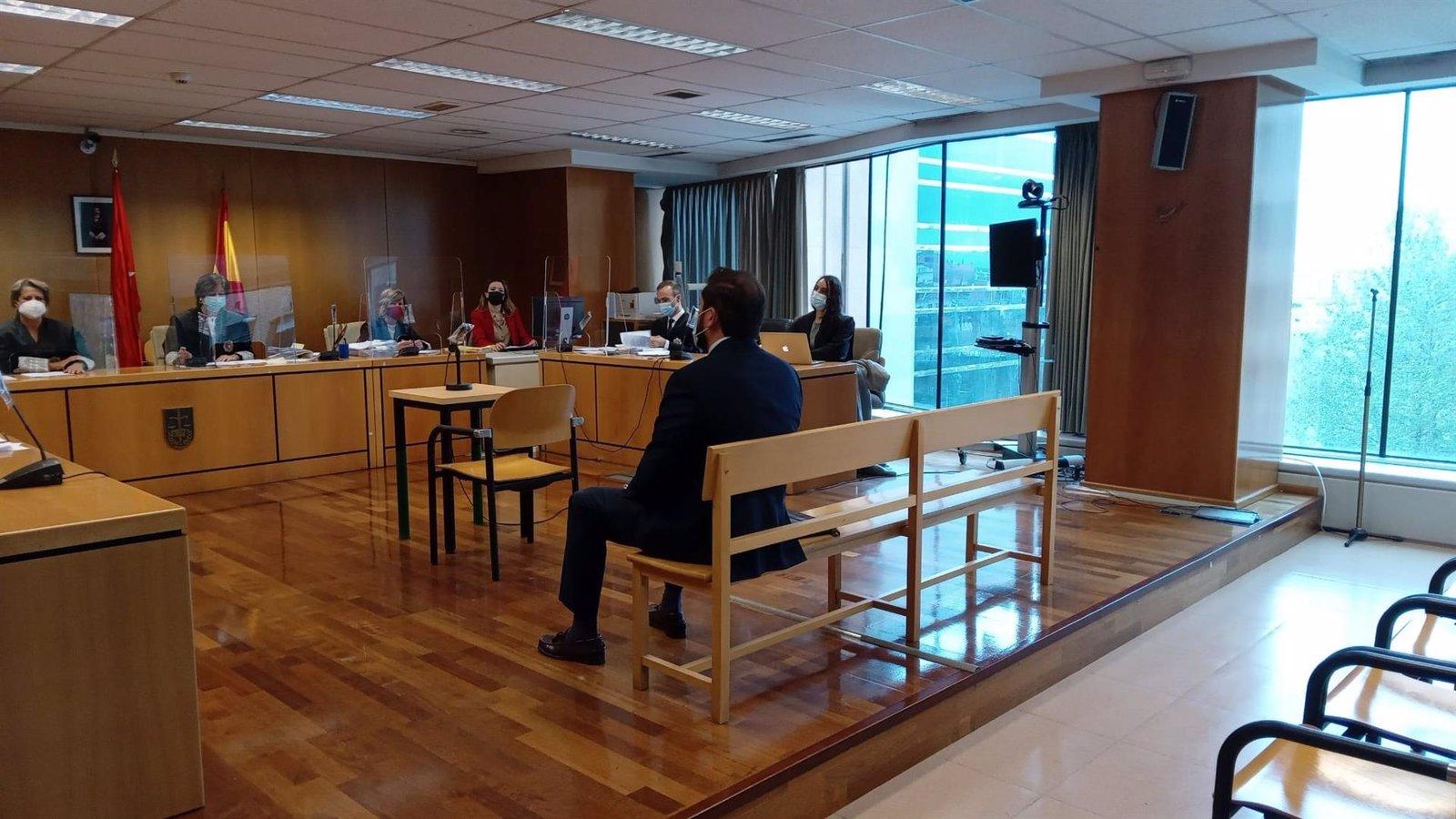 Fernández-Roca, exdiputado de Vox, alega que la víctima buscaba rédito profesional: "Tenía obsesión con Vox"