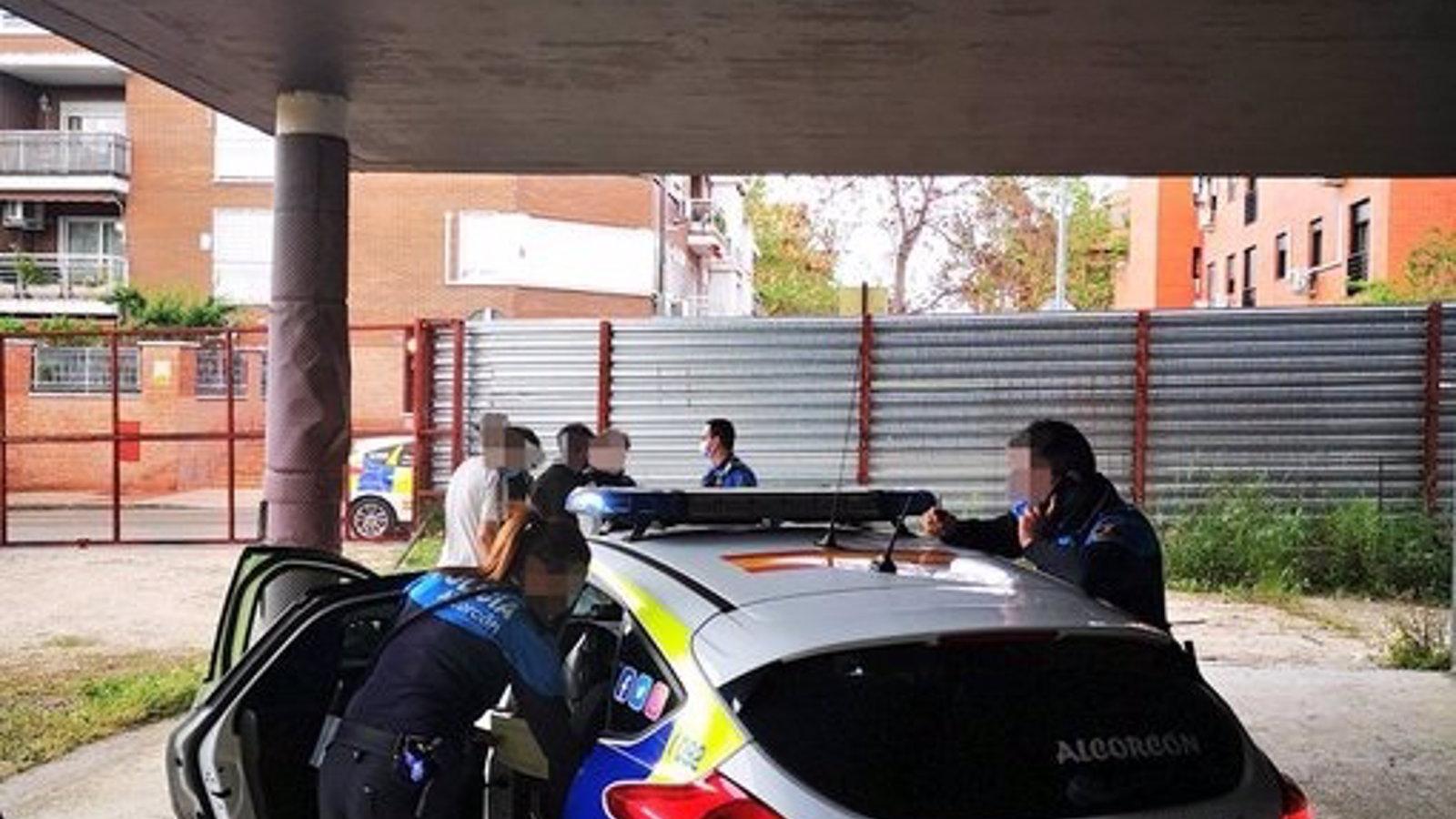 Policía Municipal pilla a un grupo de personas que había accedido a las instalaciones del CREAA de Alcorcón Policía Municipal pilla a un grupo de personas que había accedido a las instalaciones del CREAA de Alcorcón