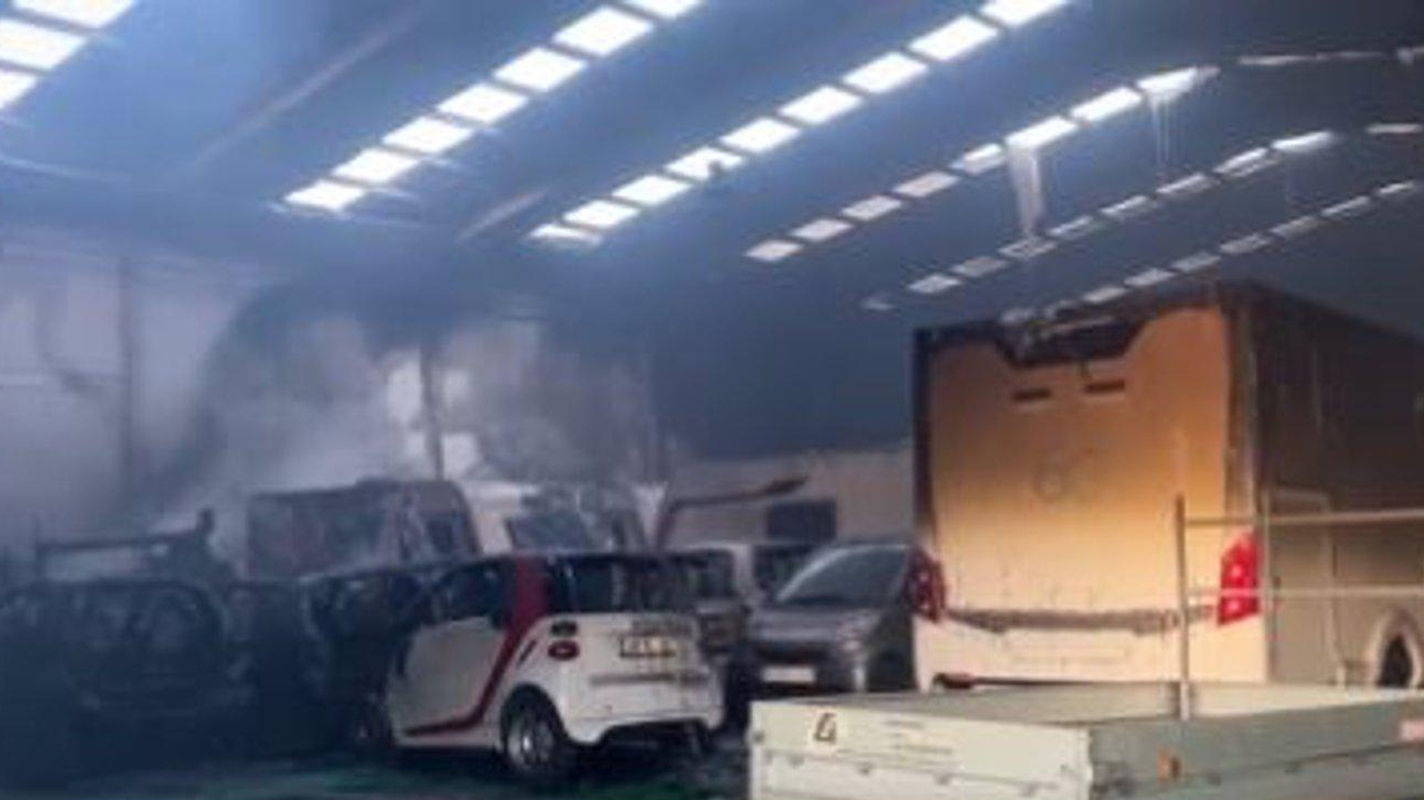Controlado un incendio en una nave de autocaravanas de Algete que no deja heridos