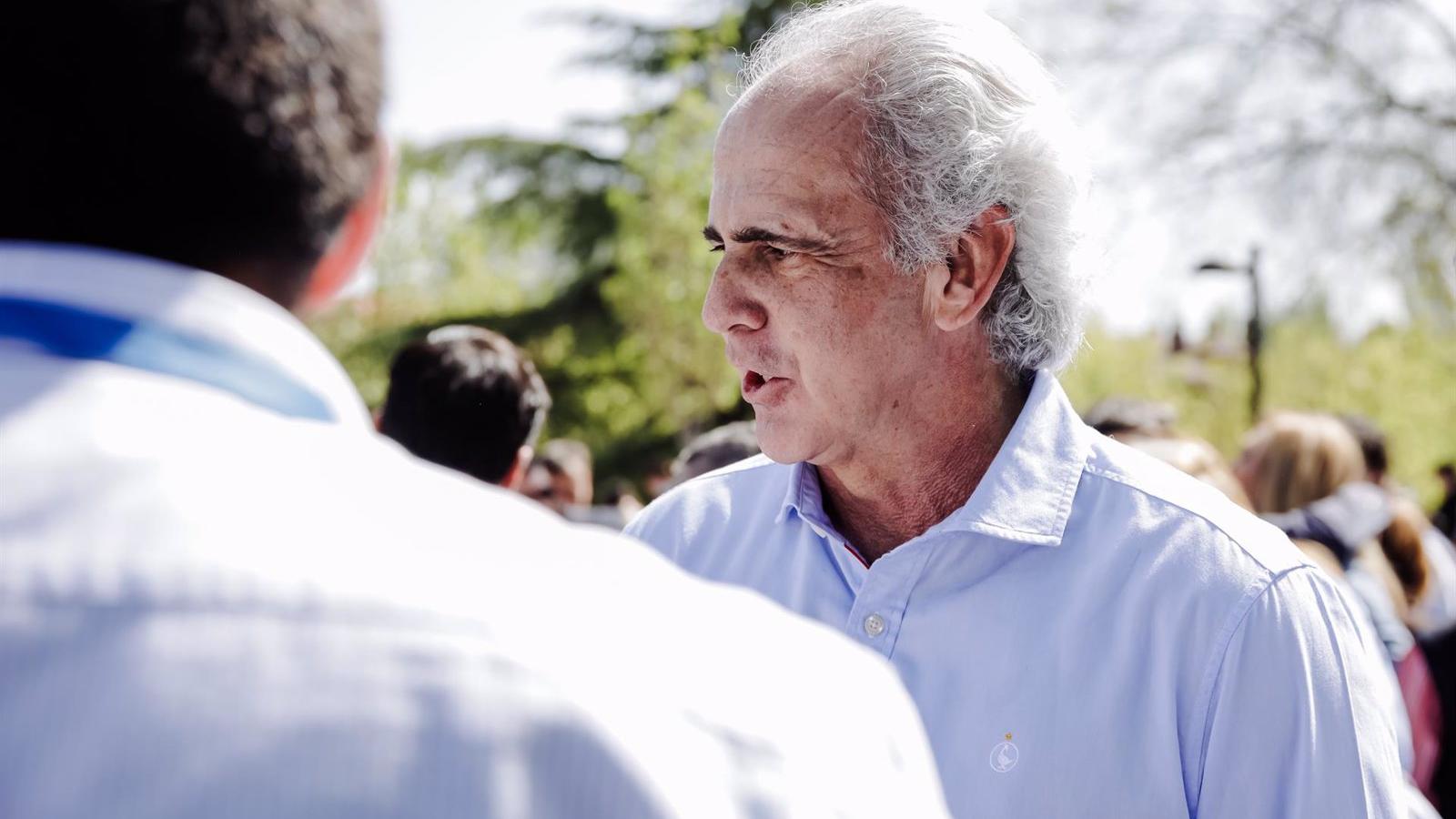 Escudero defiende que el personal sanitario fijo pasará a representar el 82% de la plantilla con los procesos abiertos