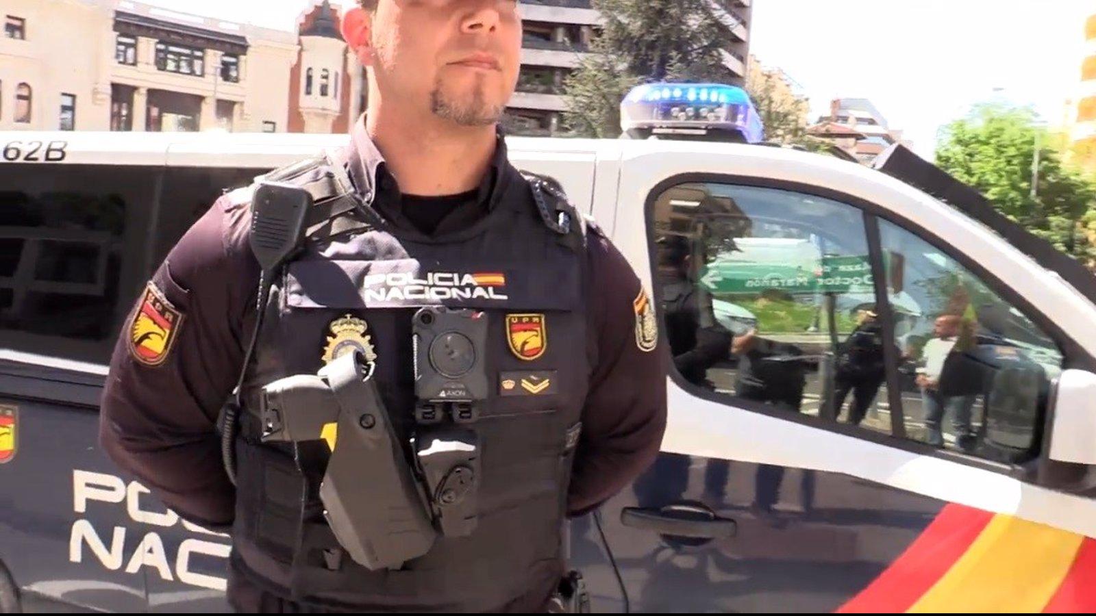 La Policía cuenta ya con los primeros 85 agentes dotados con pistolas táser para la seguridad ciudadana en Madrid