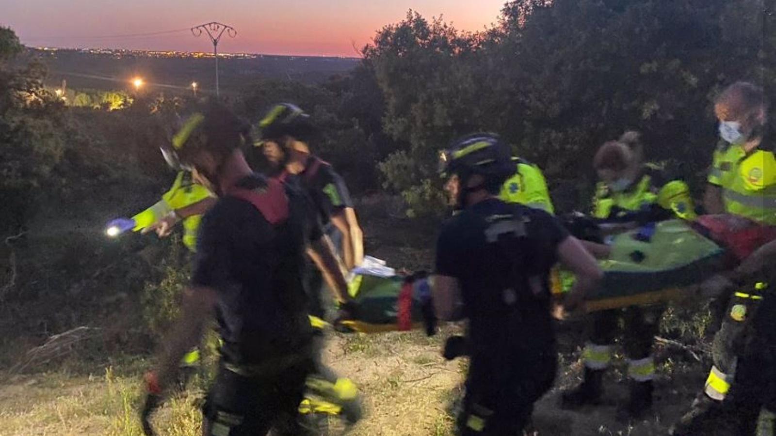 Trasladado a La Paz un ciclista al caerse en un camino de difícil acceso y con pendiente en El Pardo Trasladado a La Paz un ciclista al caerse en un camino de difícil acceso y con pendiente en El Pardo
