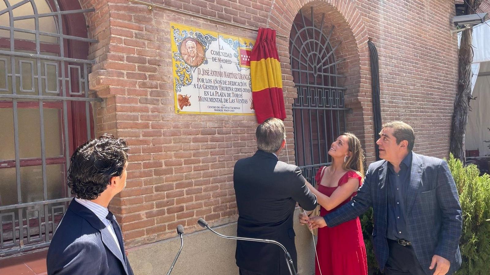 Las Ventas rinde homenaje a Martínez Uranga con un azulejo conmemorativo