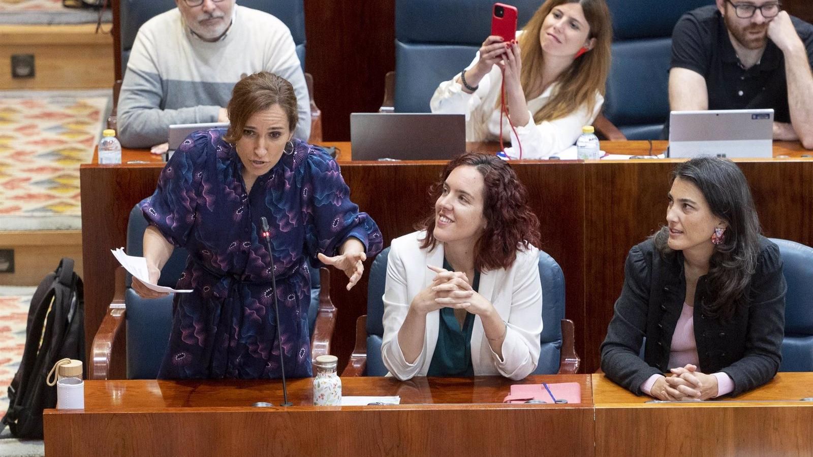 Mónica García critica el "bullying político" que le hace Díaz Ayuso y esta le dice que "a la política se viene llorado de casa" Mónica García critica el "bullying político" que le hace Díaz Ayuso y esta le dice que "a la política se viene llorado de casa"