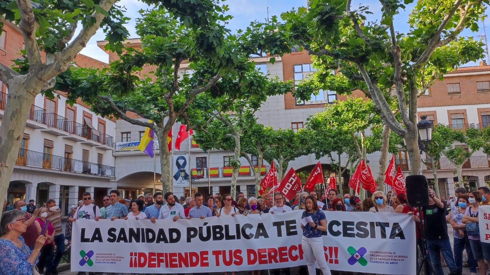 Cientos de vecinos de Torrejón claman por la Sanidad Pública