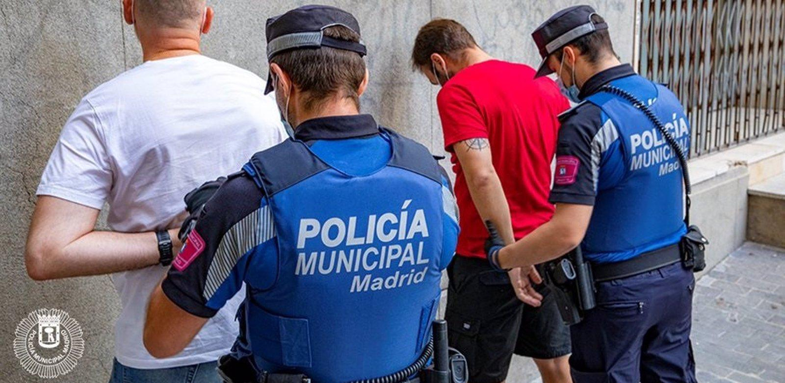 Detenidos dos hombres con heroína y cocaína en su coche tras una persecución policial por Madrid