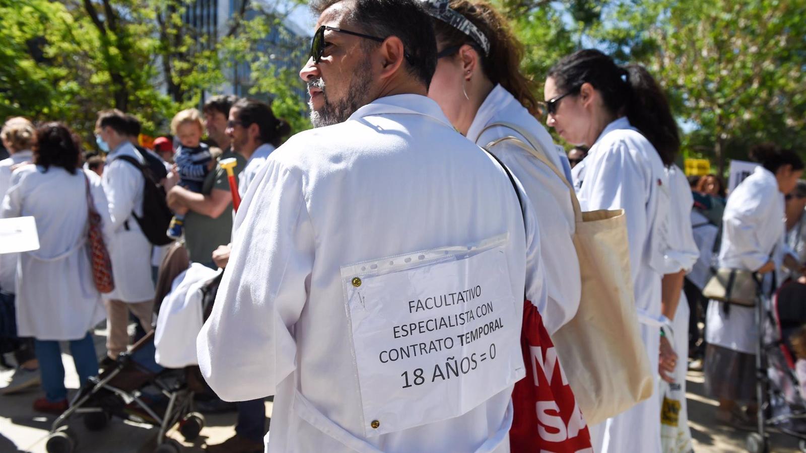 El acuerdo entre Sanidad y los médicos contempla entre 2.500 y 3.120 plazas por concurso de méritos