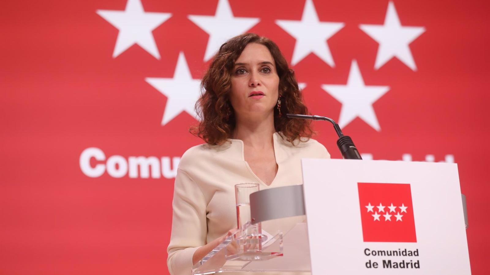 Díaz Ayuso critica el "trato humillante" al Rey emérito de los "odiadores de España" con el "silencio cómplice" de Sánchez