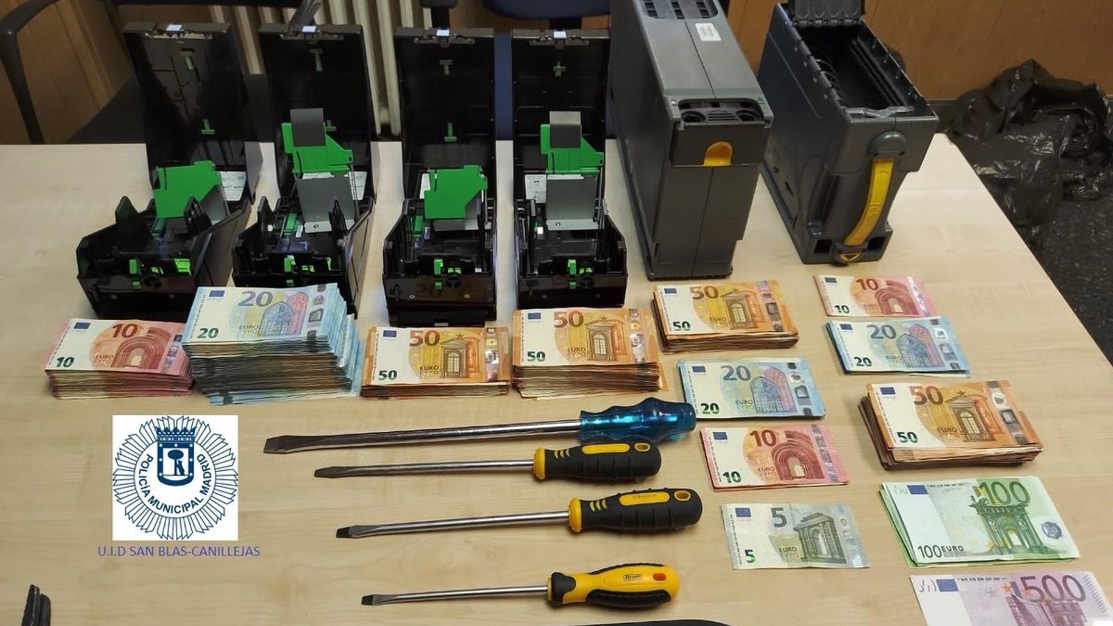 Cuatro detenidos por robar casi 30.000€ de un cajero de Bitcoins en un centro comercial