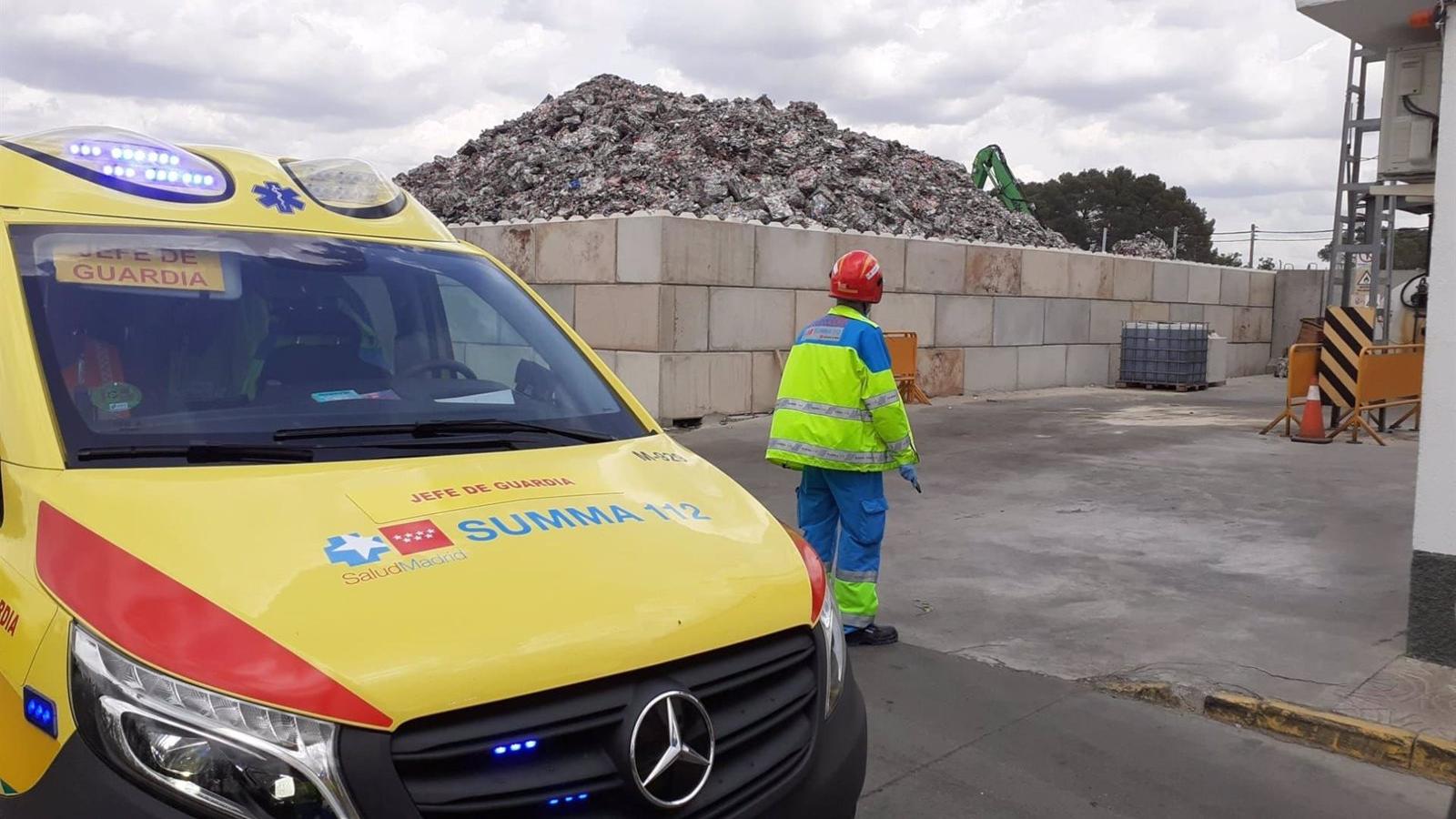 Trasladan al hospital a un trabajador de 40 años tras sufrir un accidente laboral en Titulcia