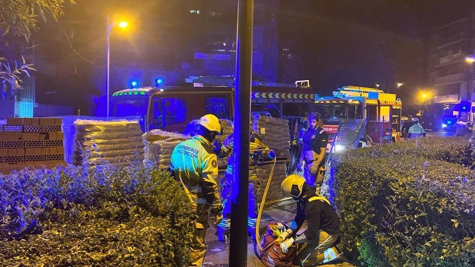 Traslados graves al hospital dos hombres con quemaduras al incendiarse su domicilio en Alcorcón Traslados graves al hospital dos hombres con quemaduras al incendiarse su domicilio en Alcorcón