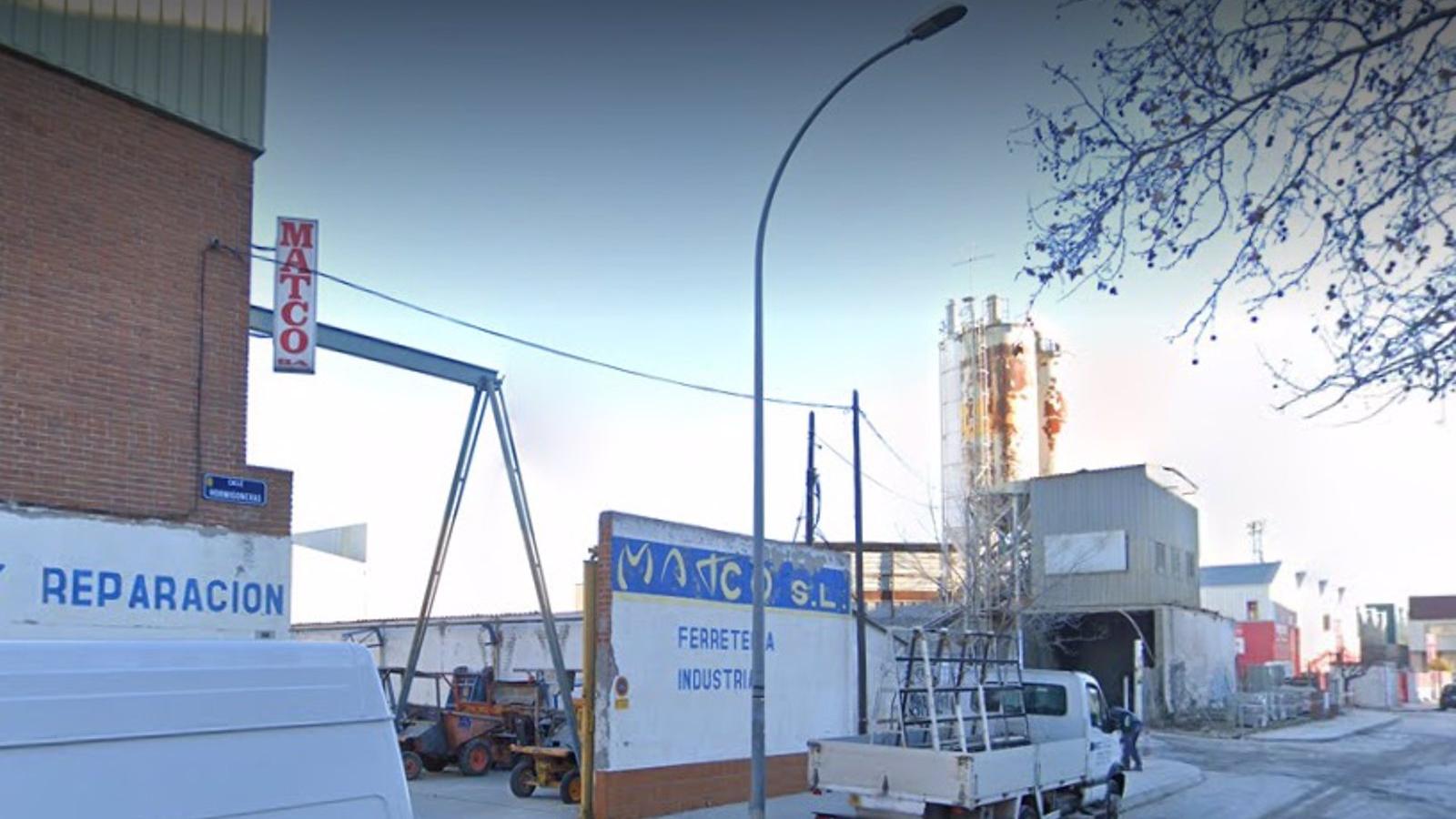 Buscan a los ladrones de 2.000 litros de gasóil, dos vehículos y material industrial en Alcorcón Buscan a los ladrones de 2.000 litros de gasóil, dos vehículos y material industrial en Alcorcón