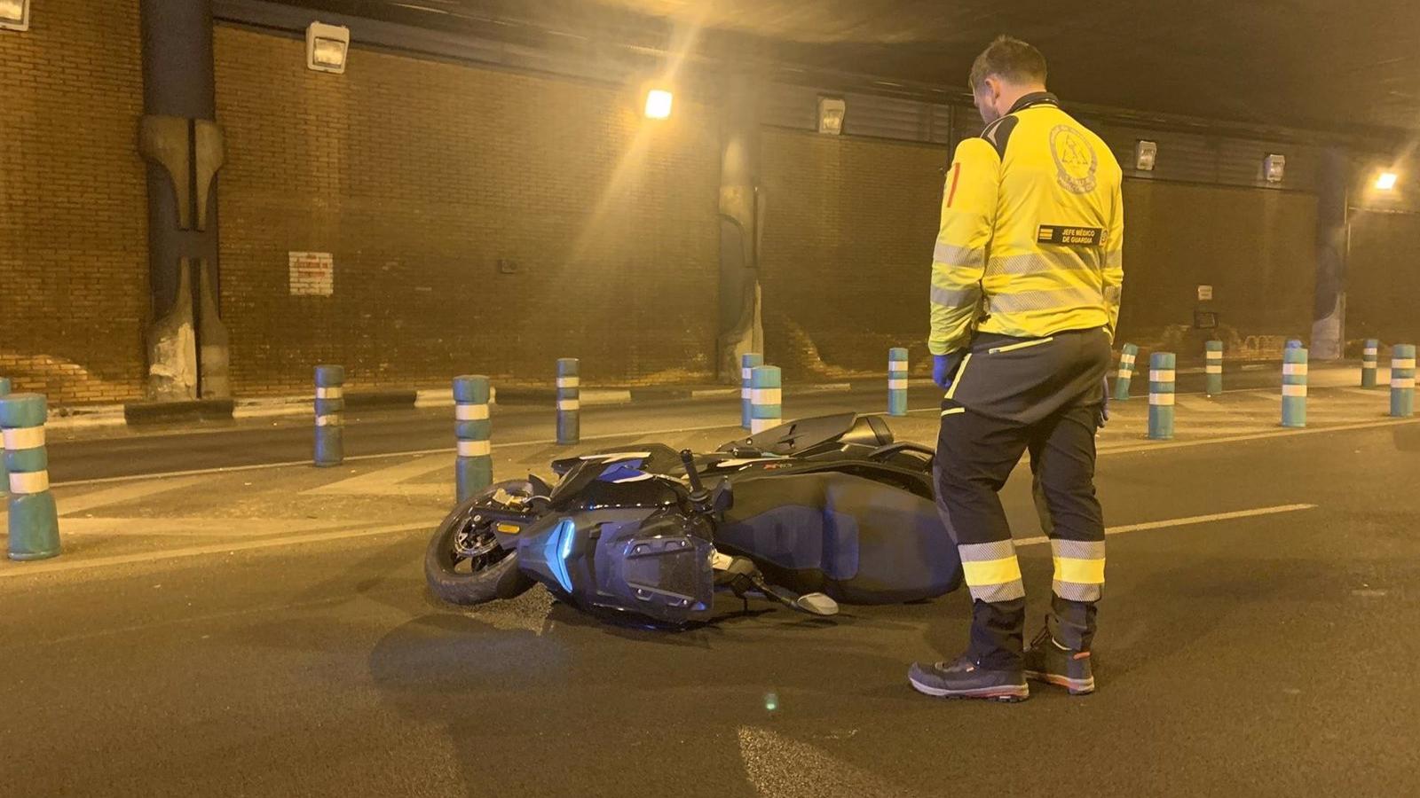 Fallece un motorista tras sufrir un accidente en el túnel de María de Molina Fallece un motorista tras sufrir un accidente en el túnel de María de Molina