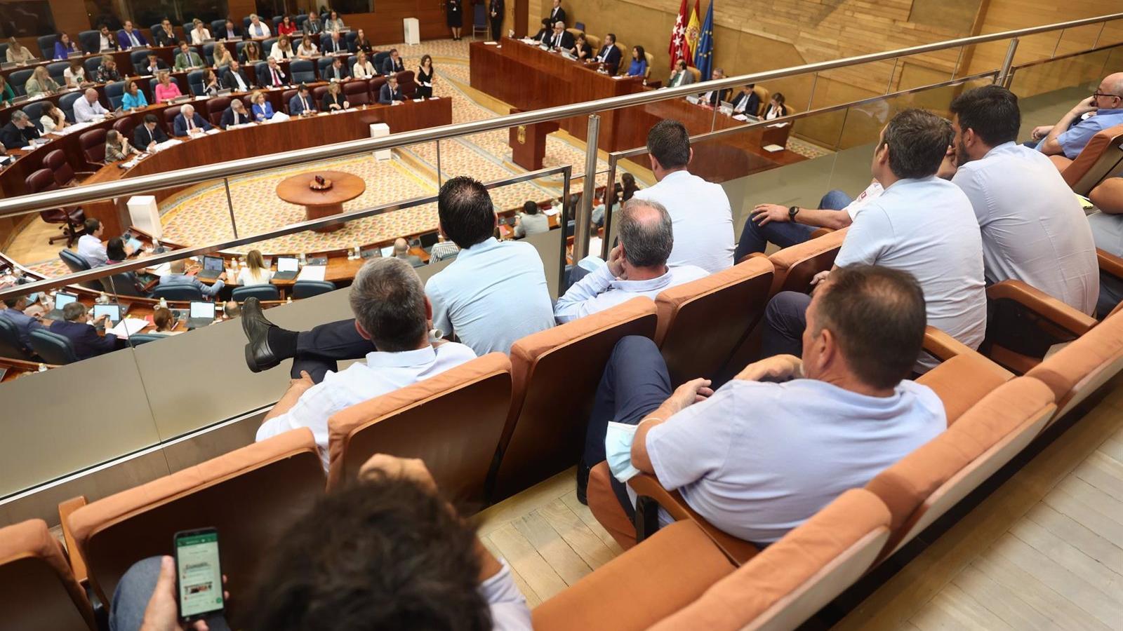 Díaz Ayuso defiende combinar el modelo del taxi y las VTC: "Aquí pueden convivir todos los modelos"