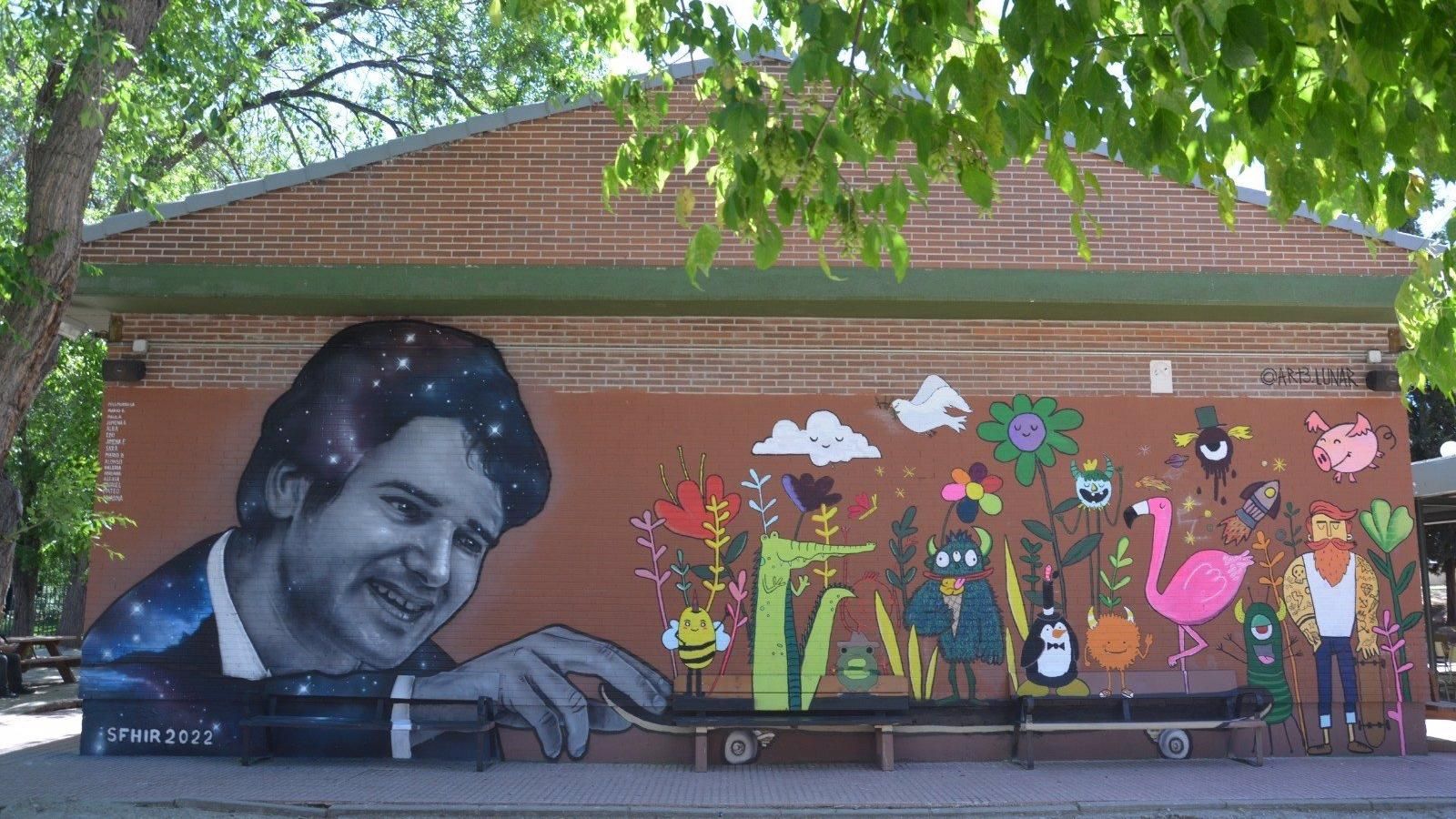 El I.E.S. Ignacio Echeverría de Las Rozas inaugura un mural como homenaje por el quinto aniversario de la muerte