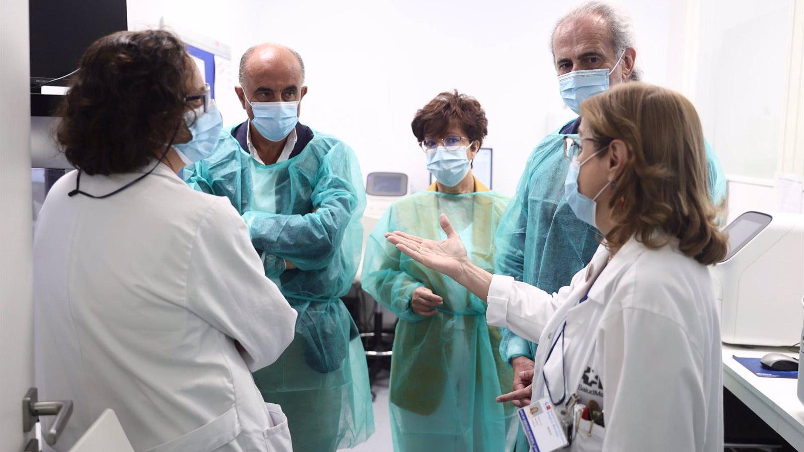 La sanidad madrileña contratará a 60 doctores con experiencia en el extranjero para atraer talento a la región