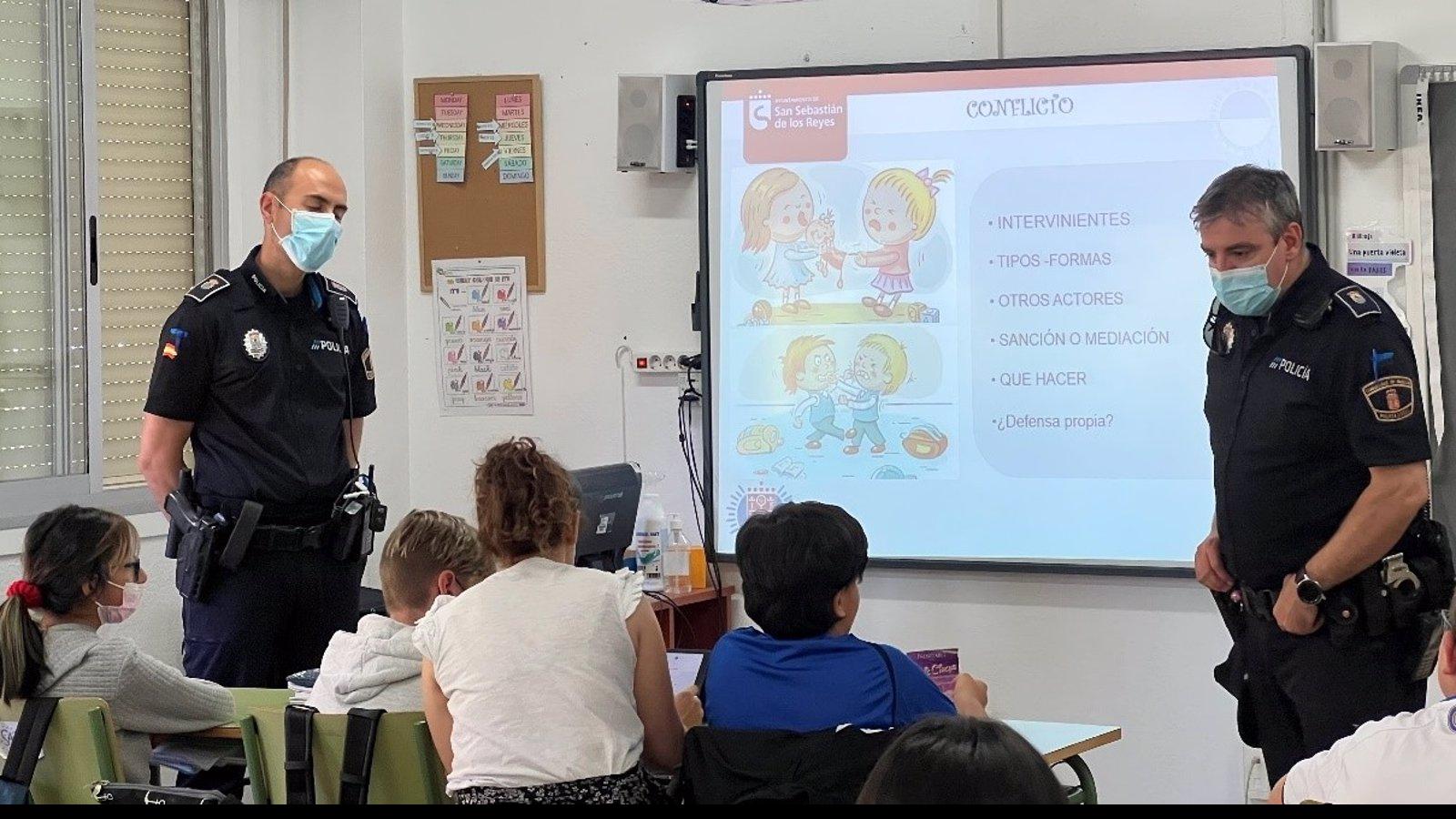 La Policía Local de San Sebastián de los Reyes desarrolla charlas en los centroseducativos sobre acoso escolar y ciberseguridad