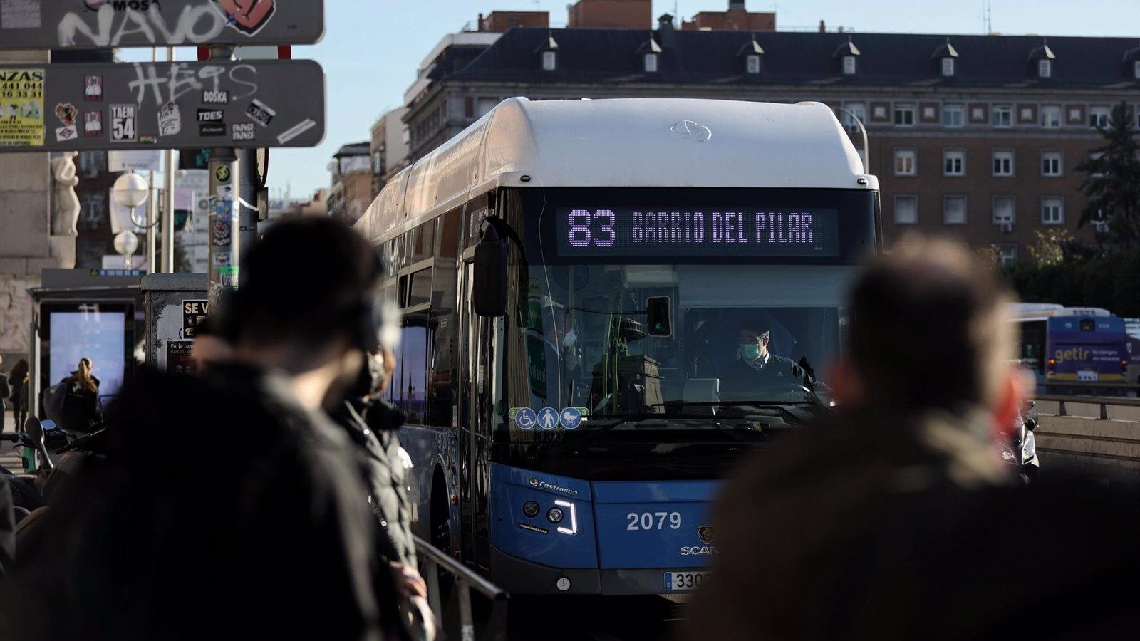 Los usuarios de EMT suben un 22,5% y crecen un 37,7% los viajeros en Metro en abril