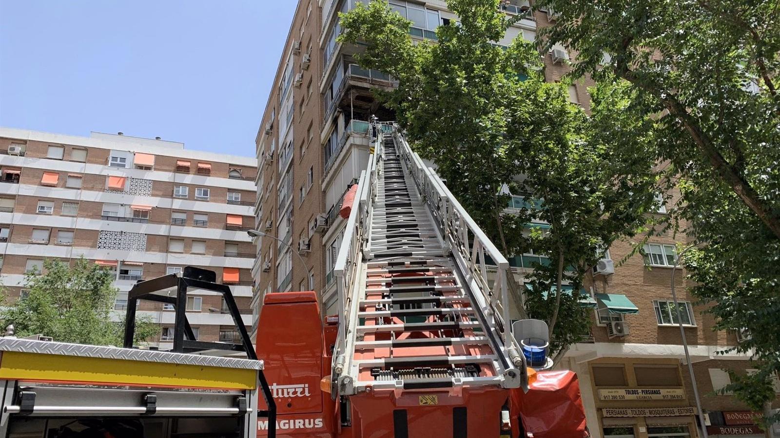 Un incendio en una vivienda del distrito de Fuencarral se salda con dos personas heridas leves Un incendio en una vivienda del distrito de Fuencarral se salda con dos personas heridas leves