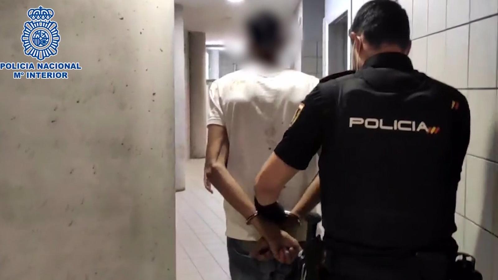  Detenido un hombre que agarró por el cuello a su víctima para robarle el móvil en Móstoles