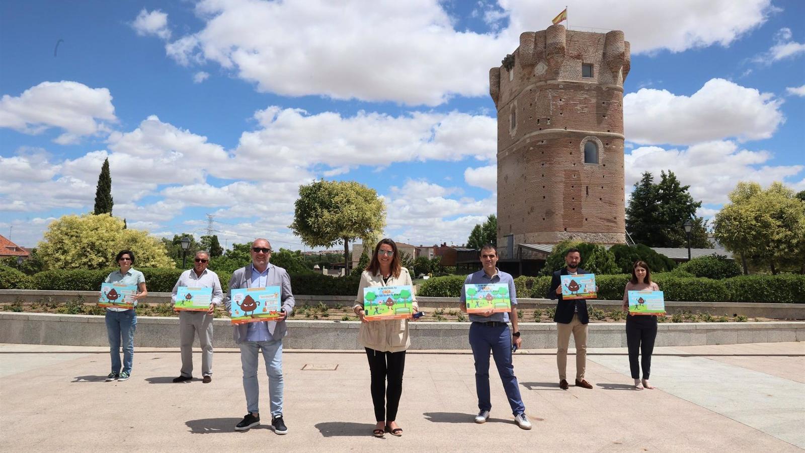 'Si no recoges su caca, Mr. Truño te ataca', campaña de Arroyomolinos sobre recogida de excrementos de perros