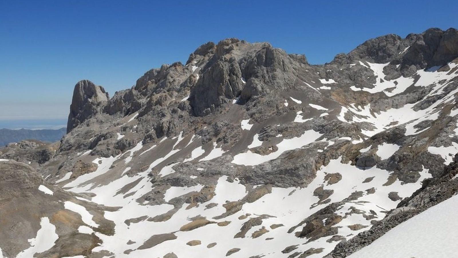 Muere un madrileño de 72 años tras caer unos 90 metros en Picos de Europa