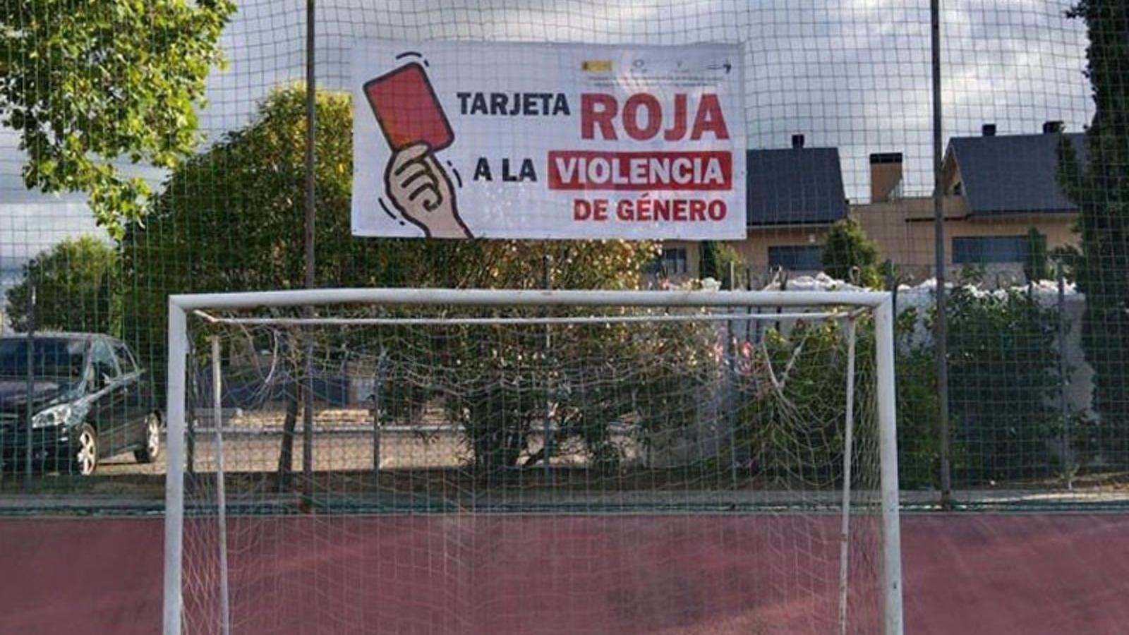 Torrelodones inicia una campaña contra la violencia de género en instalaciones deportivas Torrelodones inicia una campaña contra la violencia de género en instalaciones deportivas