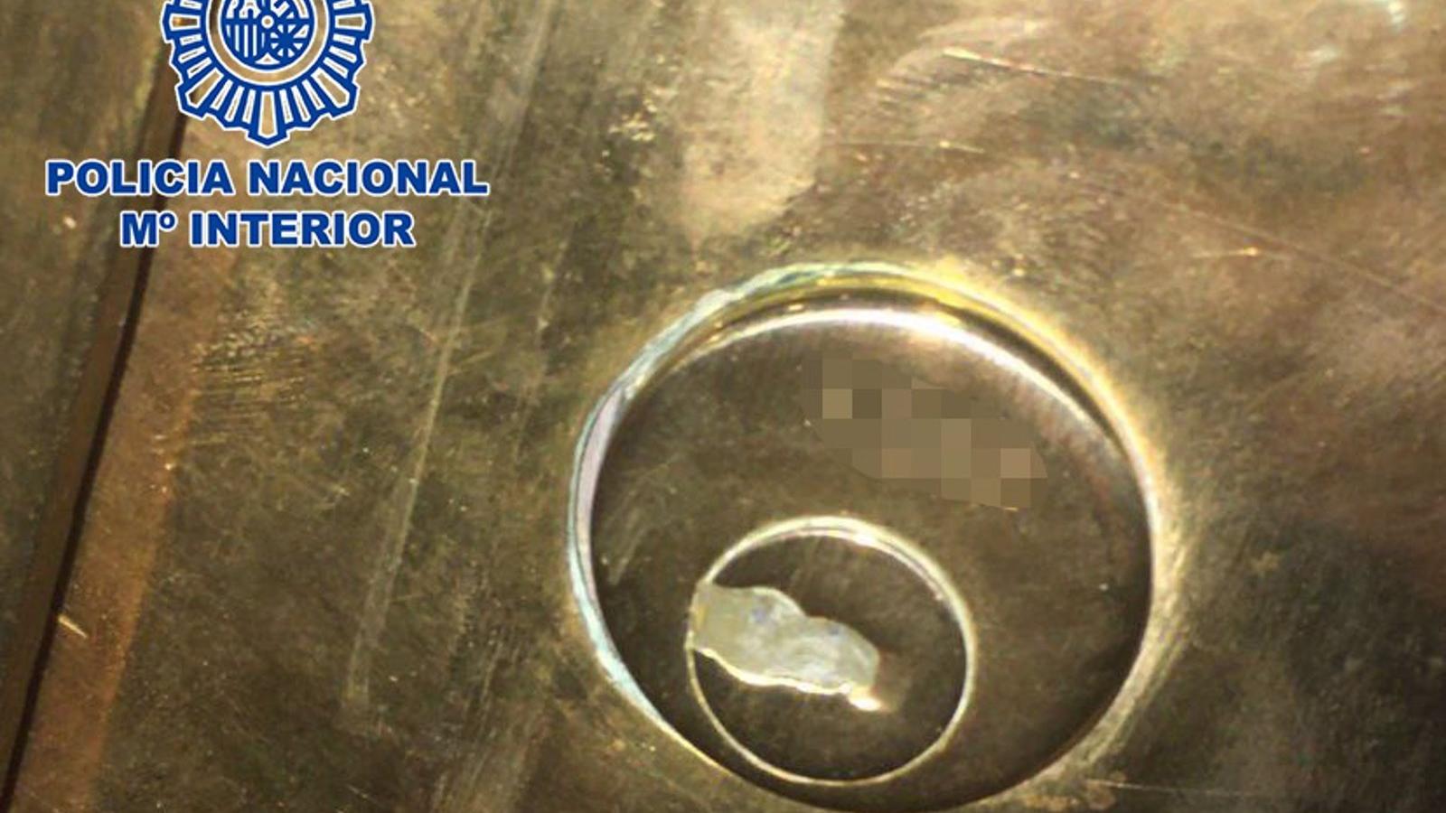 Cinco detenidos por robo en viviendas de Madrid por el método del resbalón Cinco detenidos por robo en viviendas de Madrid por el método del resbalón