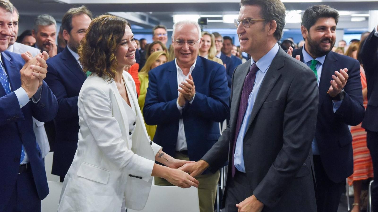 Díaz Ayuso asegura que Génova respeta la libertad de las autonomías y que no tiene que pedir "permiso" para impulsar becas