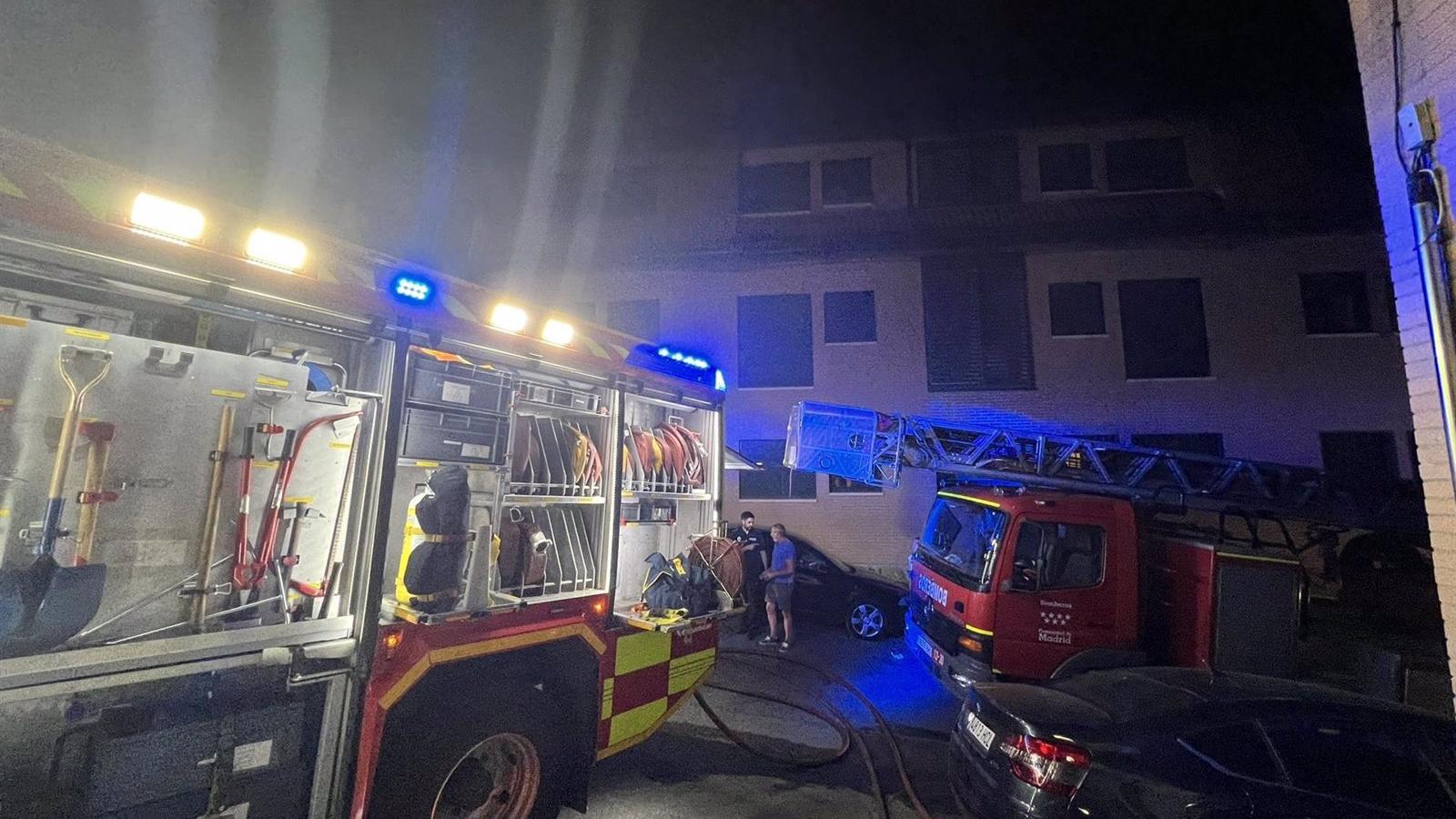  Dos intoxicados por humo en un fuego en una vivienda en Pedrezuela