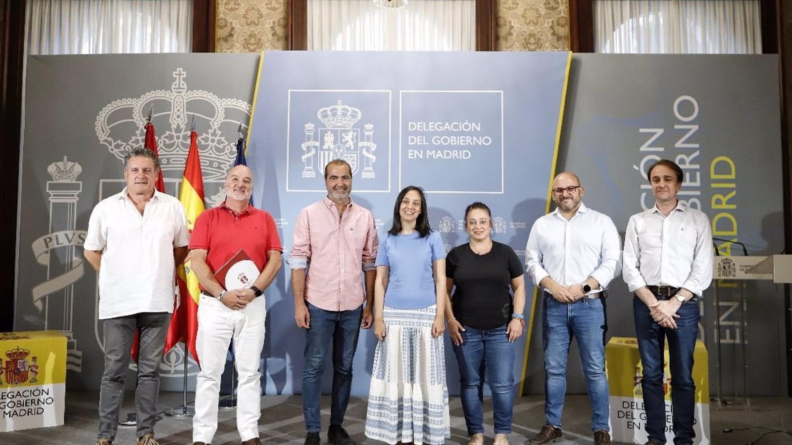 Alcaldes de la sierra presentan el proyecto de mancomunidad de policías locales a la delegada del Gobierno Alcaldes de la sierra presentan el proyecto de mancomunidad de policías locales a la delegada del Gobierno