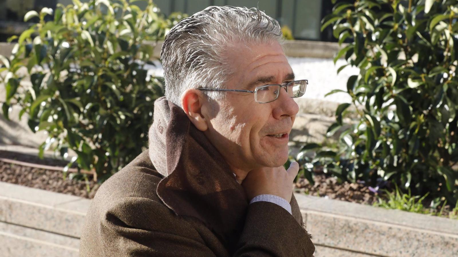 El juez sienta a Granados en el banquillo por presuntos amaños en los contratos de fiestas populares en Madrid