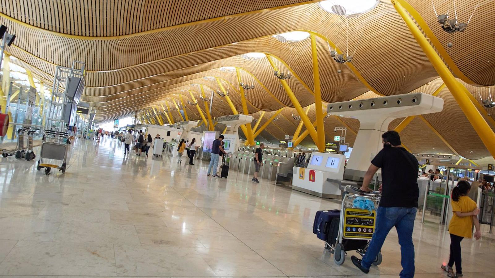 El Adolfo Suárez Madrid-Barajas, a la cabeza de los aeropuertos españoles con 1.018 operaciones