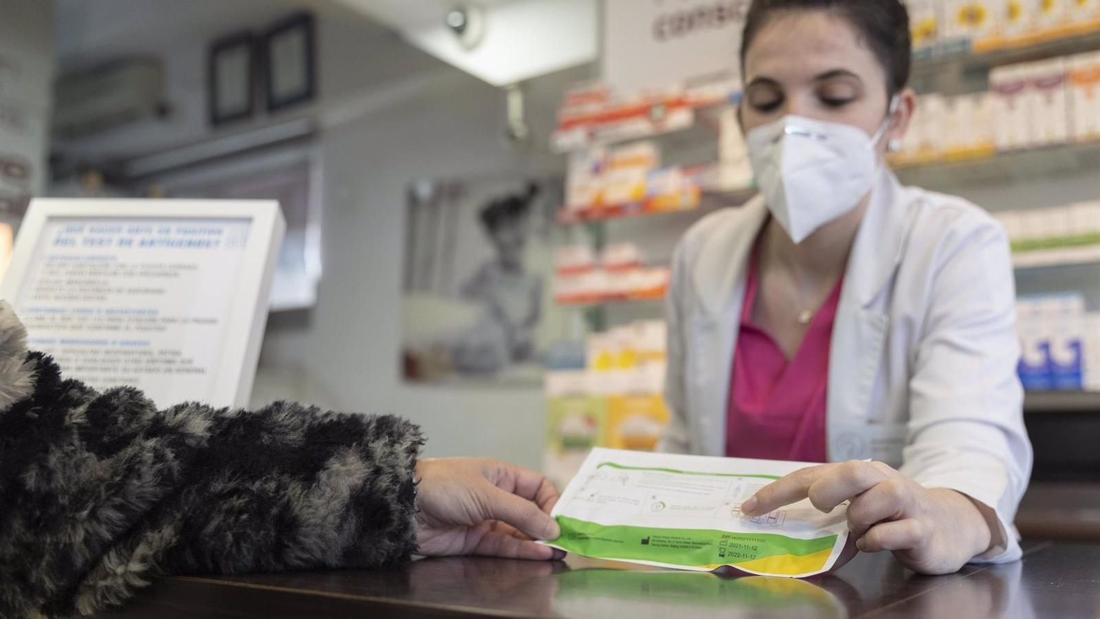El Gobierno regional notifica 3.729 nuevos casos de Covid, 367 hospitalizados menos y 52 muertos El Gobierno regional notifica 3.729 nuevos casos de Covid, 367 hospitalizados menos y 52 muertos