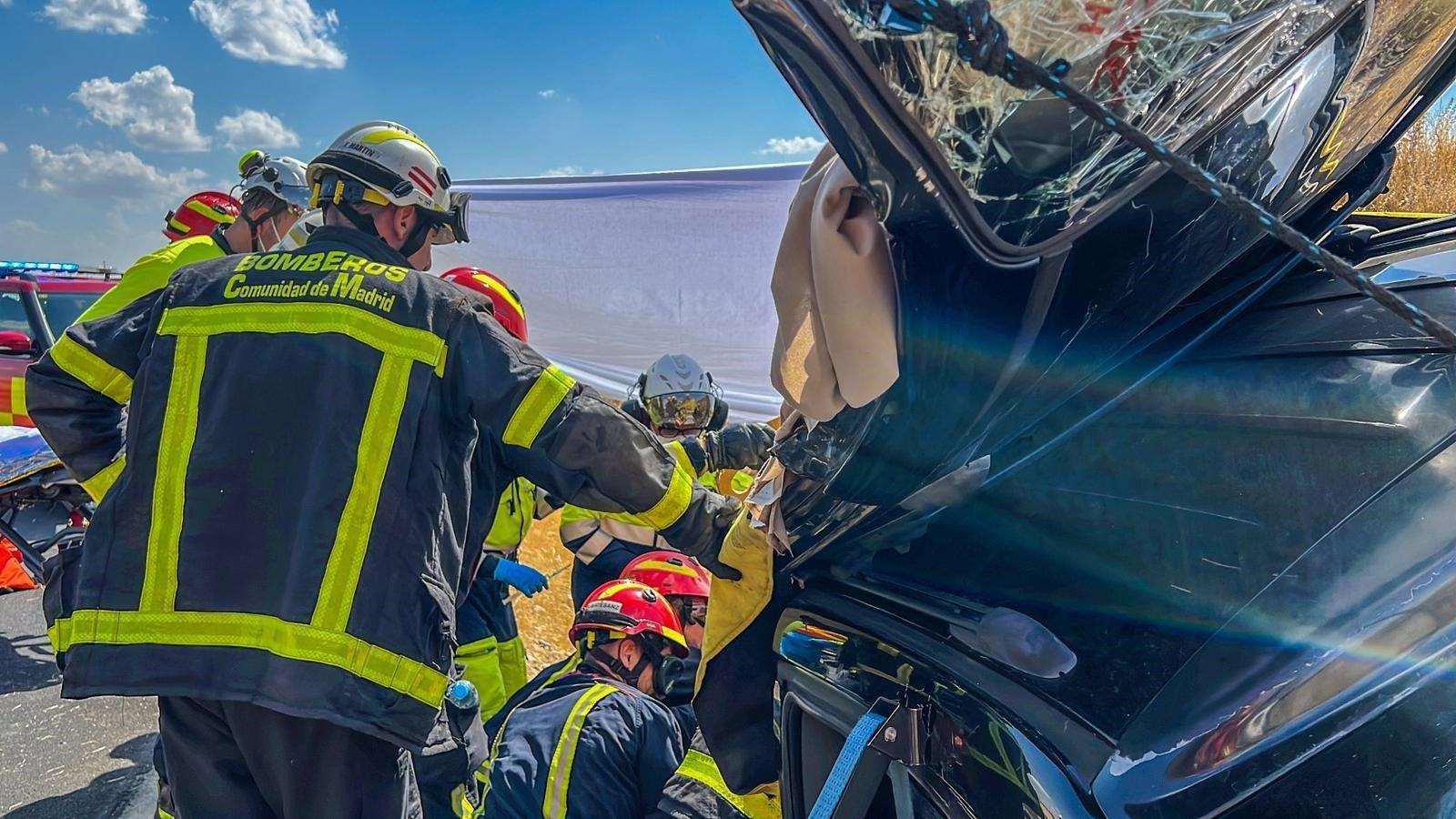 Graves dos hombres de 52 y 62 años tras chocar frontalmente sus coches en Valdeavero