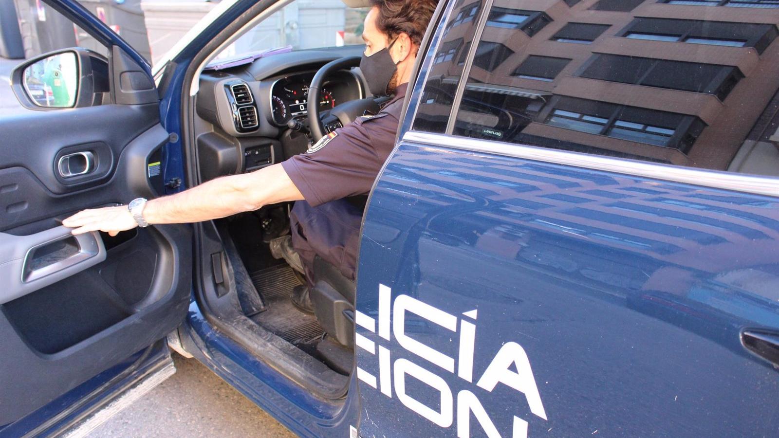 Cuatro encapuchados revientan un cajero en La Elipa y pierden parte del botín al huir en dos vehículos Cuatro encapuchados revientan un cajero en La Elipa y pierden parte del botín al huir en dos vehículos