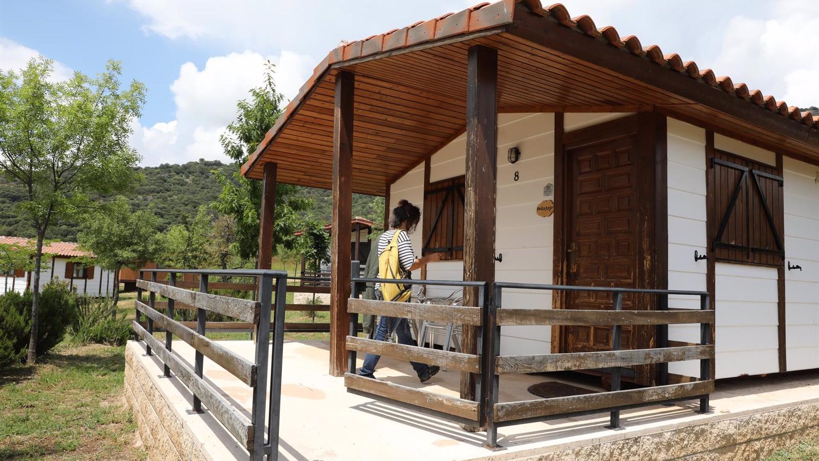 Las pernoctaciones en alojamientos turísticos extrahoteleros de la región se duplican en junio
