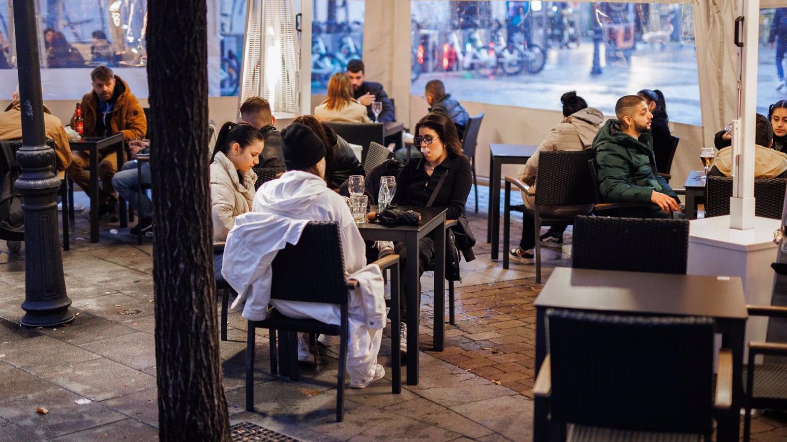 La Asociación Empresarial Hotelera de Madrid teme que las medidas de ahorro energético perjudiquen al turismo La Asociación Empresarial Hotelera de Madrid teme que las medidas de ahorro energético perjudiquen al turismo