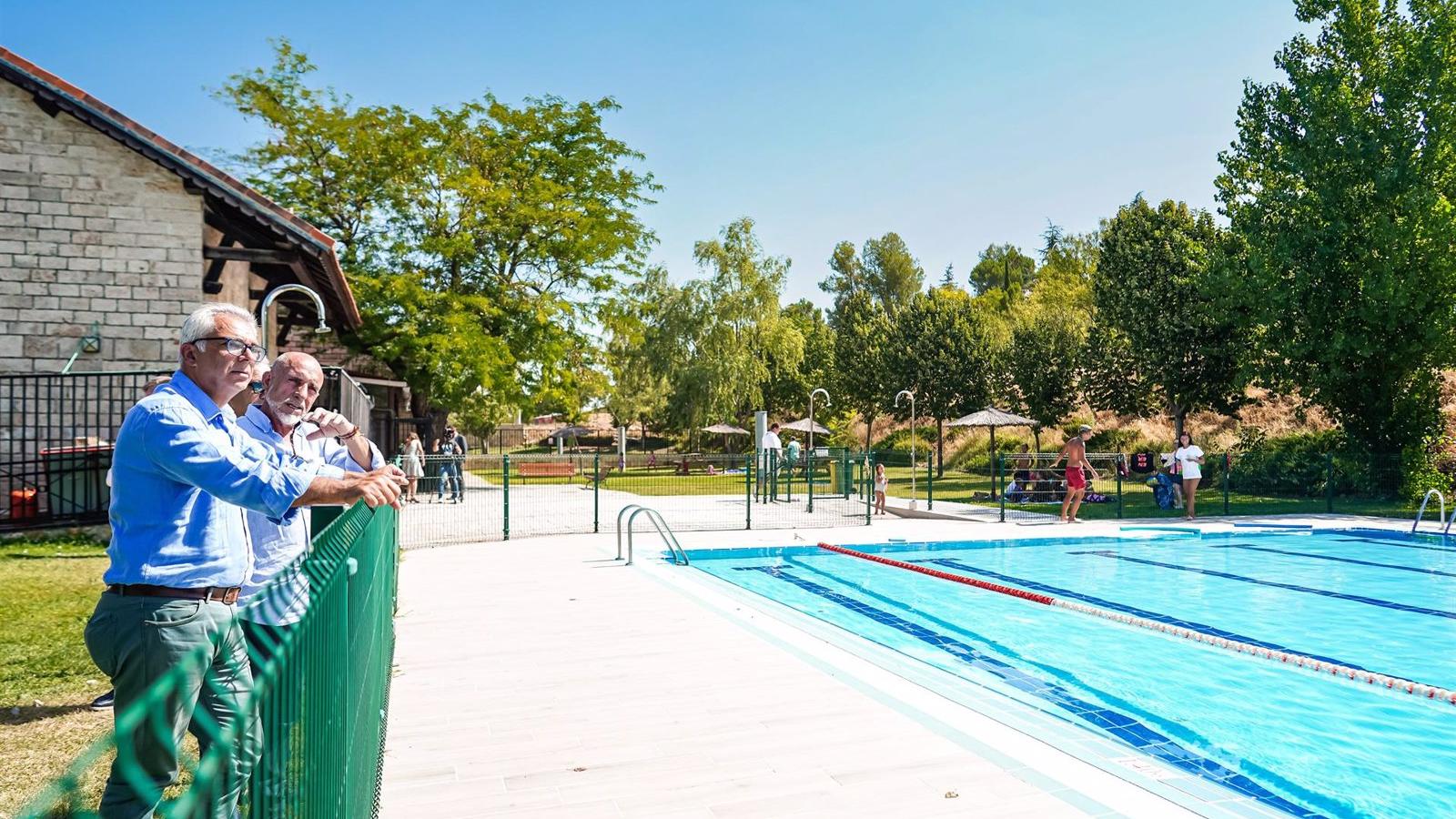 La Comunidad finaliza un nuevo espacio deportivo en Ambite tras acometer la reforma de la piscina y la zona adyacente