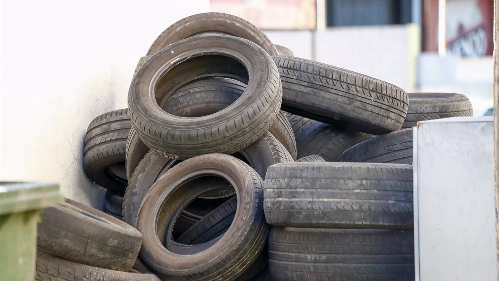 El Supremo ratifica la cárcel al empresario que acumuló en Majadahonda más de 8.000 neumáticos en montañas de hasta tres metros