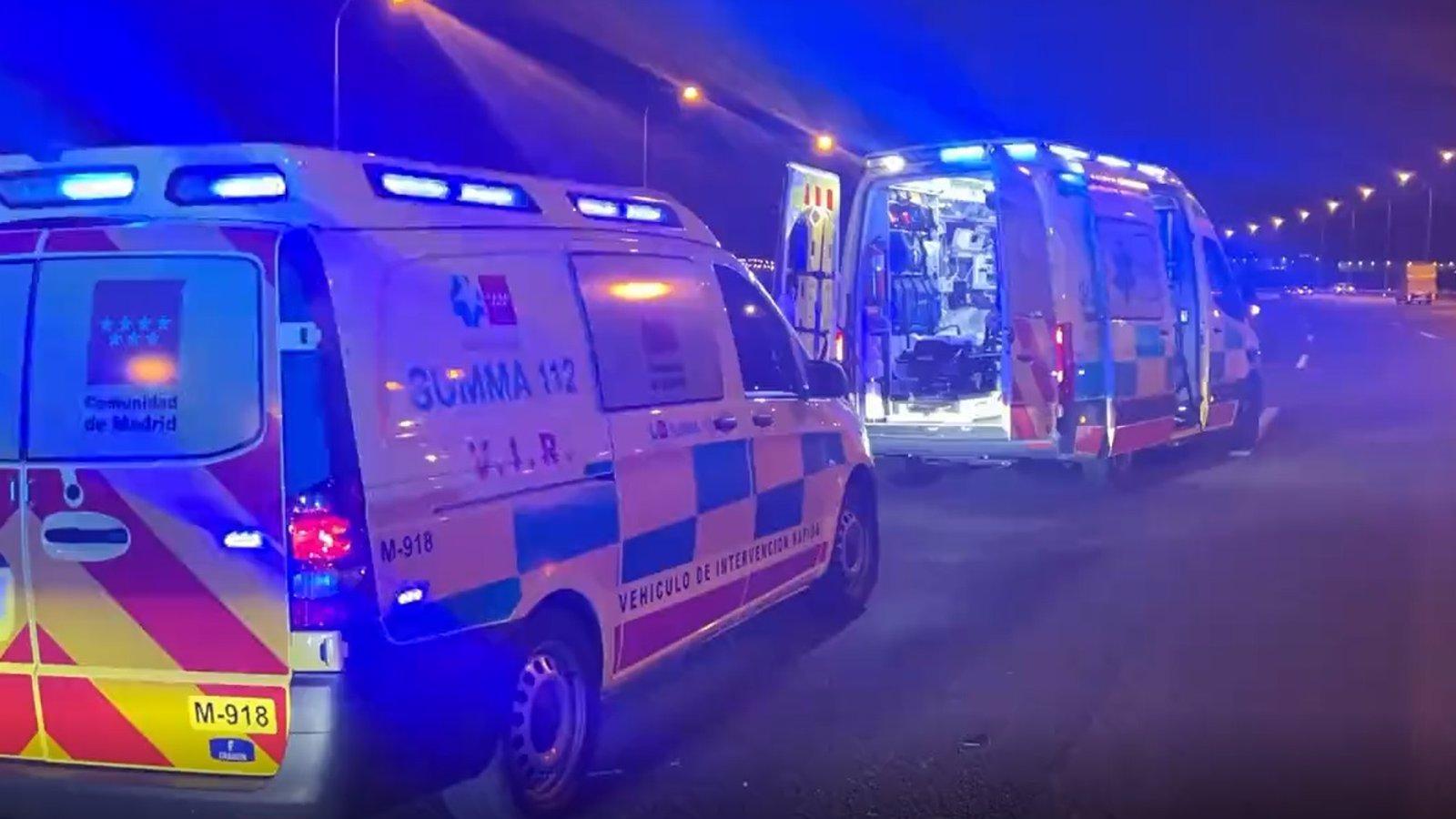 Una motera en estado crítico al chocar contra un quitamiedos de la M-50 Una motera en estado crítico al chocar contra un quitamiedos de la M-50