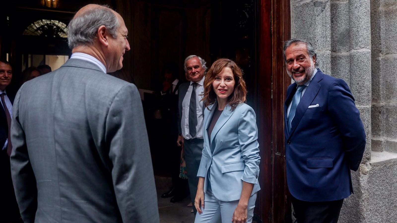 Díaz Ayuso critica la incapacidad del Gobierno para poner en marcha los fondos de la UE Díaz Ayuso critica la incapacidad del Gobierno para poner en marcha los fondos de la UE