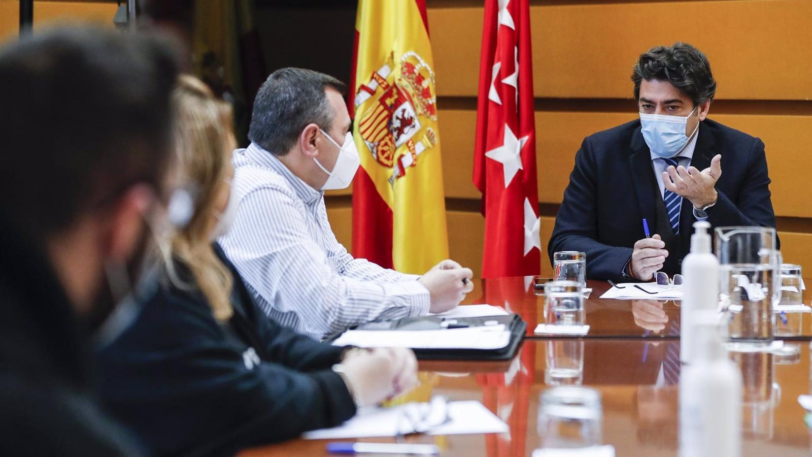 Pérez pide a afectados por la línea 7B de Metro de San Fernando que den su documentación para las indemnizaciones