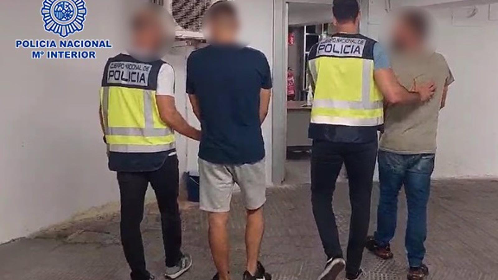 Desarticulan una banda que se disfrazaba de repartidores para robar a furgonetas de mercancías en el centro de Madrid
