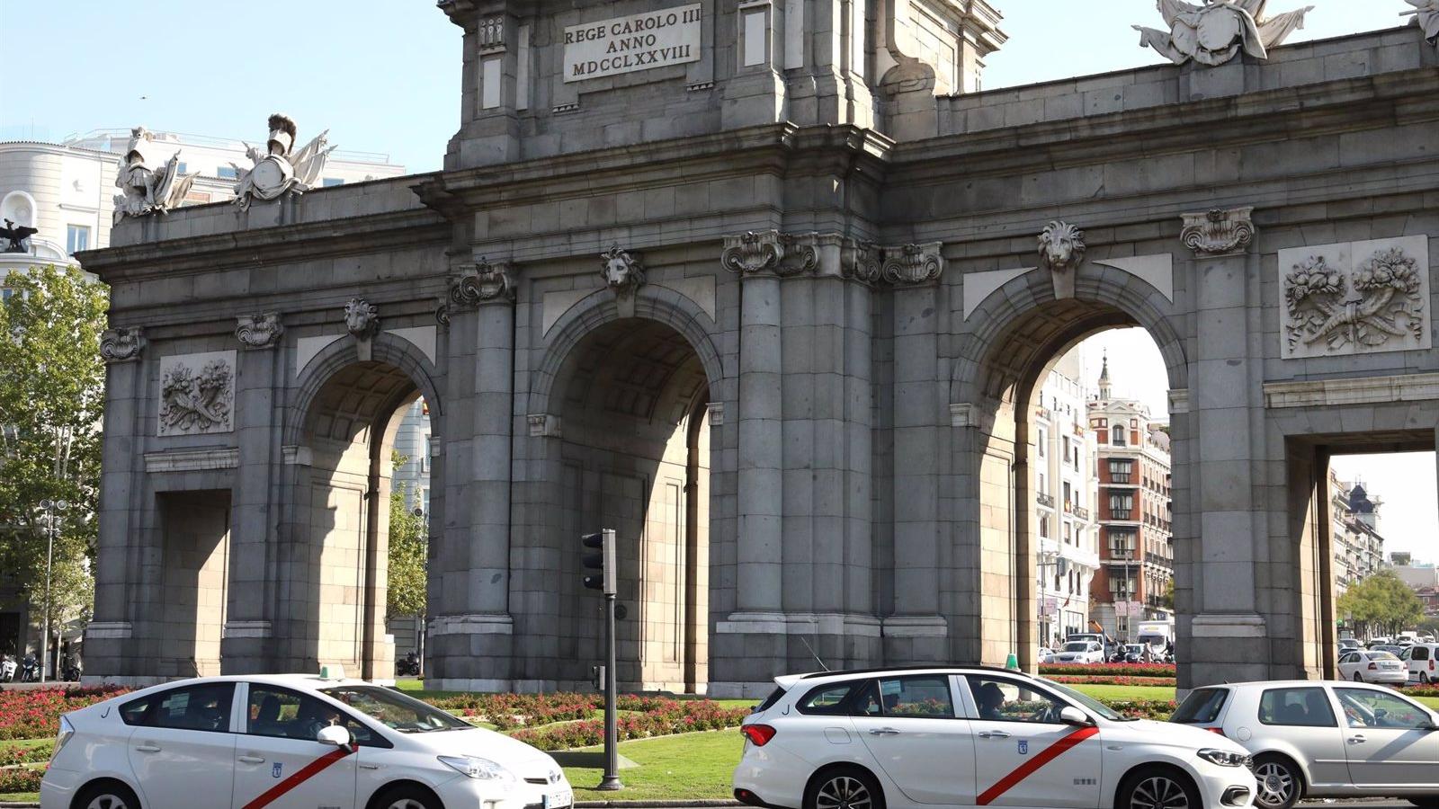Casi terminado el reglamento de taxis: se les permitirá circular las 24H y los usuarios podrán reservar plaza única Casi terminado el reglamento de taxis: se les permitirá circular las 24H y los usuarios podrán reservar plaza única